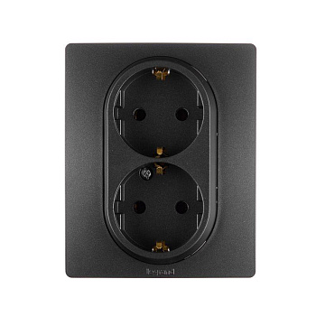 Розетка 2-м СП Etika 16А IP20 250В 2P+E с заземл. немецк. стандарт винт. клеммы в сборе антрацит Leg 672623