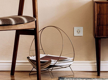 Механизм розетки 1-м СП Etika 16А IP20 250В 2P без заземл. немецк. стандарт винт. клеммы сл. кость Leg 672320